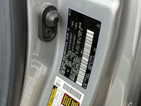 Certified 2025 Toyota Sienna LE FWD image 9