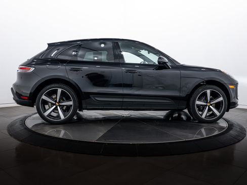 Certified 2025 Porsche Macan image 8