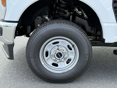 New 2025 Ford F250 XL w/ XL Chrome Package image 7