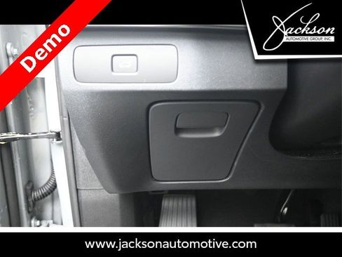 New 2025 Volvo XC90 B5 Core w/ Protection Package image 16