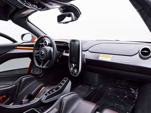 Used 2019 McLaren Senna RWD image 65