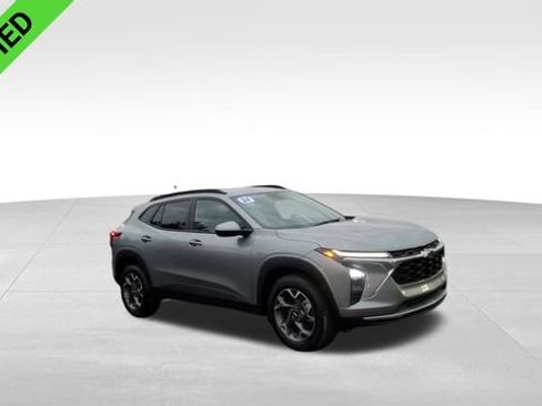 Certified 2024 Chevrolet Trax LT w/ Driver Confidence Package image 3