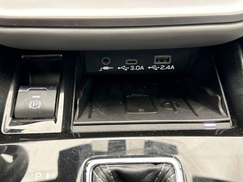 Used 2023 Subaru Outback Premium AWD/4WD image 17
