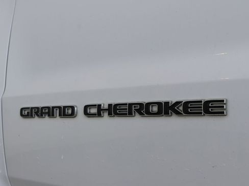 Used 2017 Jeep Grand Cherokee Limited w/ Luxury Group II image 15