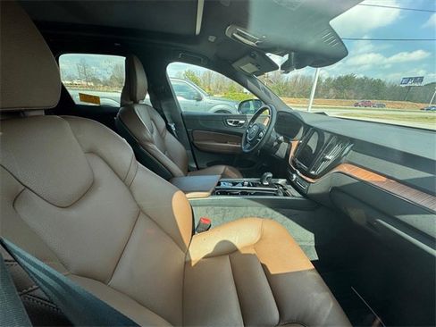 Used 2023 Volvo XC60 B5 Plus w/ Climate Package image 3