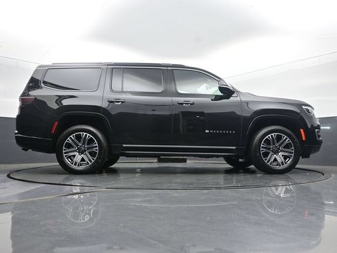 Used 2025 Jeep Wagoneer 4WD image 59