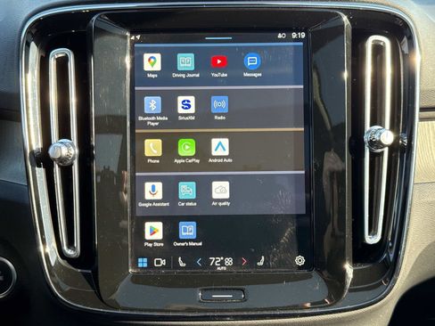 Used 2024 Volvo XC40 B5 Plus image 5