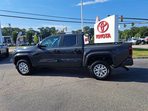 Used 2025 Toyota Tacoma SR5 AWD/4WD image 12