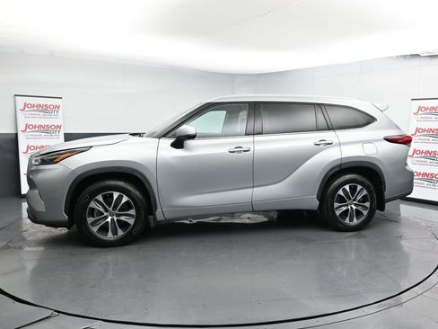 Used 2022 Toyota Highlander XLE image 5