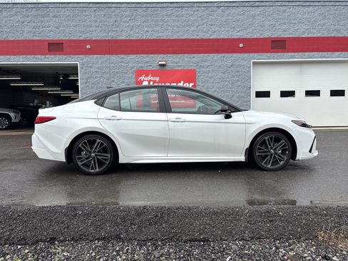 Used 2025 Toyota Camry XSE image 2