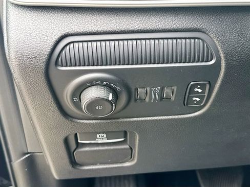 Used 2024 Jeep Wagoneer L Series III w/ Flexible Seating Group AWD/4WD image 11