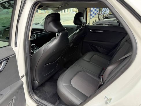 Used 2024 Kia Niro EX FWD image 29