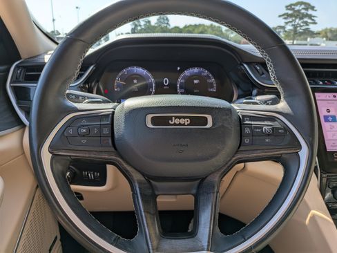 Used 2022 Jeep Grand Cherokee L Limited image 21