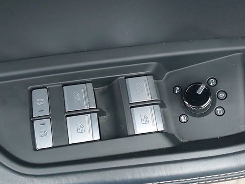 Used 2024 Audi Q8 e-tron Premium Plus w/ Prestige Package AWD/4WD image 31