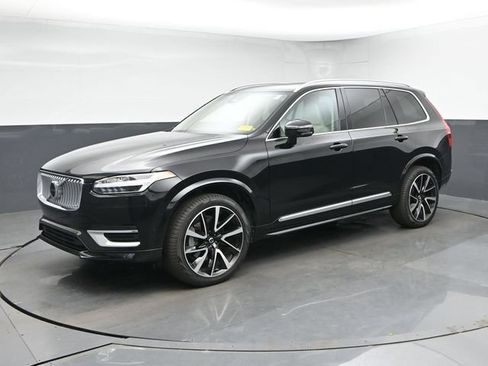 Used 2024 Volvo XC90 B5 Plus w/ Protection Package AWD/4WD image 4