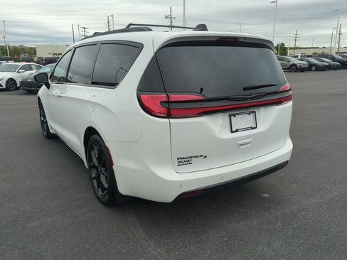 Used 2024 Chrysler Pacifica Touring-L w/ S Appearance Package FWD image 6