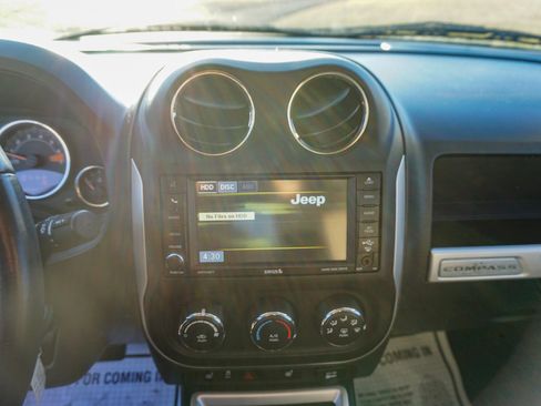 Used 2014 Jeep Compass Latitude image 13