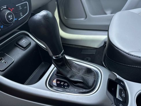 Used 2019 Jeep Compass Latitude FWD image 34