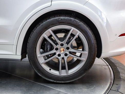 Used 2025 Porsche Cayenne image 9