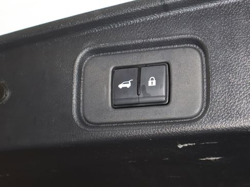 Used 2025 Nissan Pathfinder SV image 53