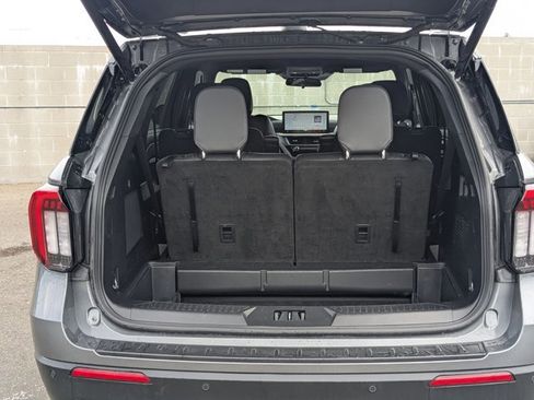 Used 2025 Ford Explorer ST-Line image 6
