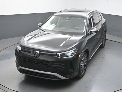 New 2026 Volkswagen Tiguan S FWD image 42