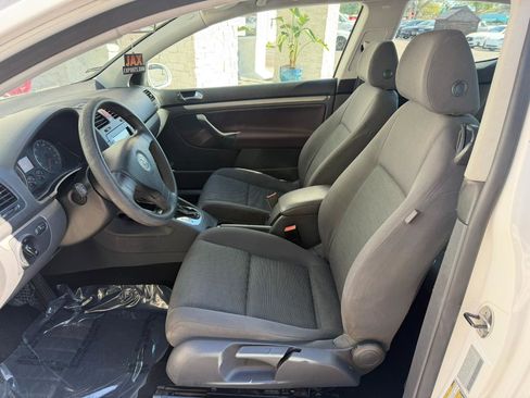 Used 2009 Volkswagen Rabbit S FWD image 19