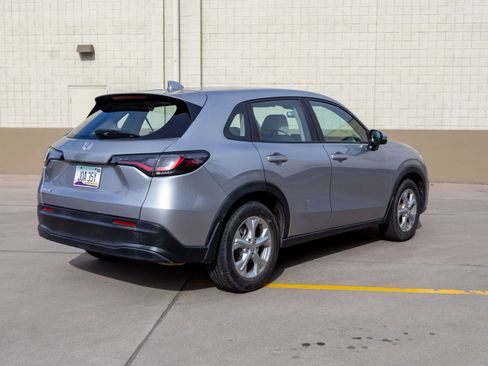 Used 2023 Honda HR-V LX image 4