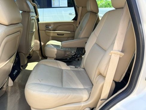 Used 2011 Cadillac Escalade Premium RWD image 13