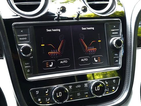 Used 2020 Bentley Bentayga Design Series image 43