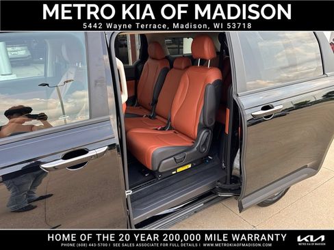 Used 2026 Kia Carnival EX FWD image 31