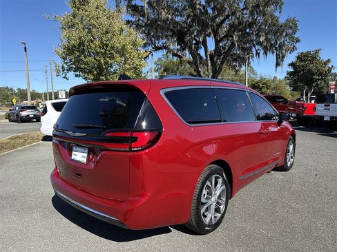 New 2026 Chrysler Pacifica Pinnacle image 3