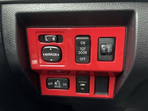 Used 2015 Toyota Tundra SR5 w/ SR5 Upgrade Package image 18