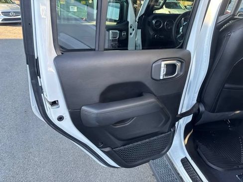Used 2021 Jeep Wrangler Unlimited Sahara AWD/4WD image 17