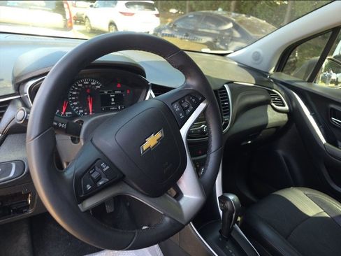 Used 2021 Chevrolet Trax LT w/ Driver Confidence Package image 23