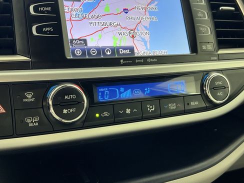 Used 2019 Toyota Highlander XLE AWD/4WD image 22