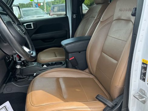 Used 2022 Jeep Wrangler Unlimited Sahara w/ Cold Weather Group image 12