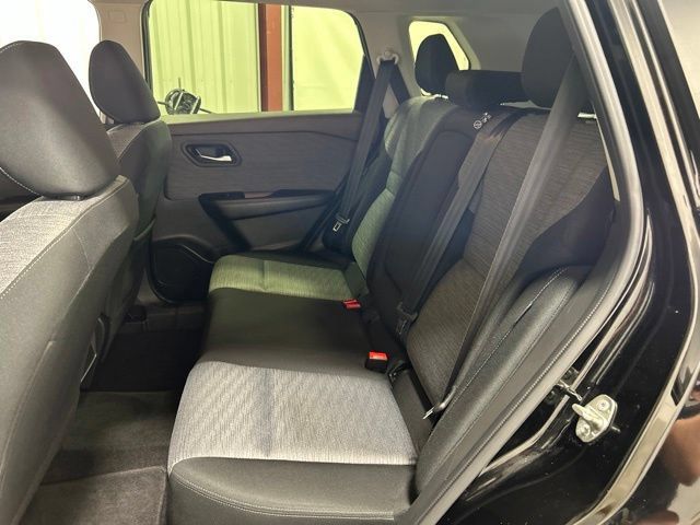 Used 2023 Nissan Rogue SV AWD/4WD image 16