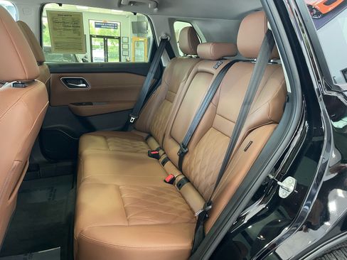 Used 2025 Nissan Rogue Platinum w/ Tech Package FWD image 34