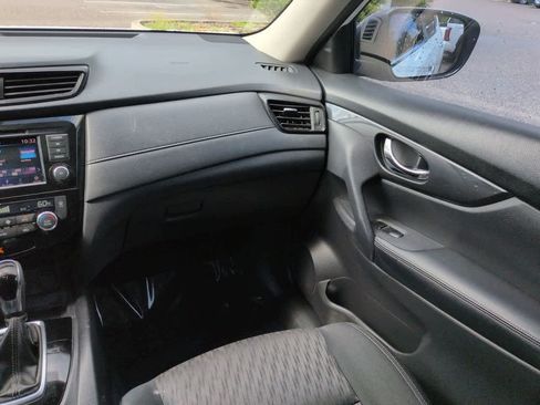 Used 2018 Nissan Rogue SV AWD/4WD image 16