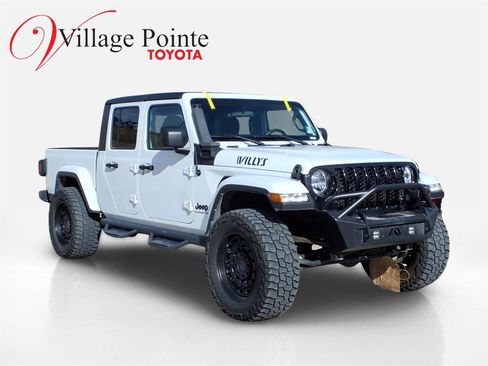 Used 2022 Jeep Gladiator Sport image 2