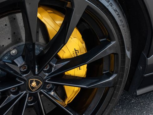 Used 2020 Lamborghini Urus image 27
