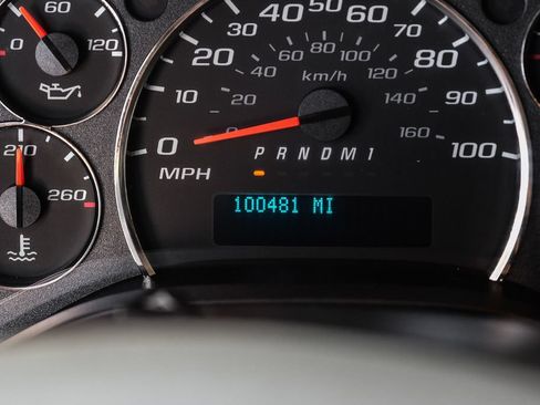 Used 2021 Chevrolet Express 3500 w/ Driver Convenience Package RWD image 15