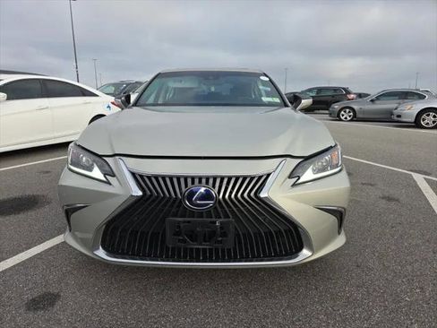 Used 2019 Lexus ES 300h w/ Premium Package FWD image 9