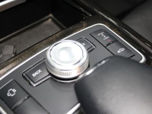 Used 2010 Mercedes-Benz E 550 Sedan w/ Premium 1 Pkg image 15