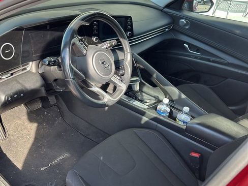 Used 2021 Hyundai Elantra SEL w/ Convenience Package image 5