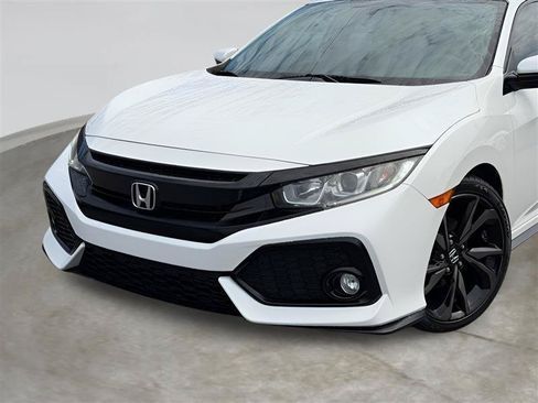 Used 2018 Honda Civic Sport image 5