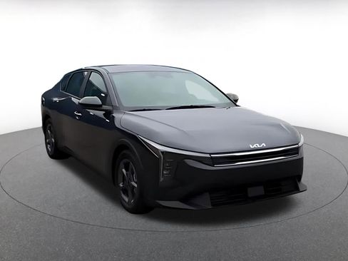 Used 2025 Kia K4 LXS image 3