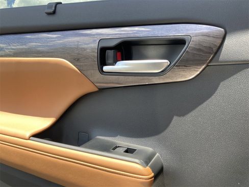 New 2026 Toyota Highlander Platinum image 14