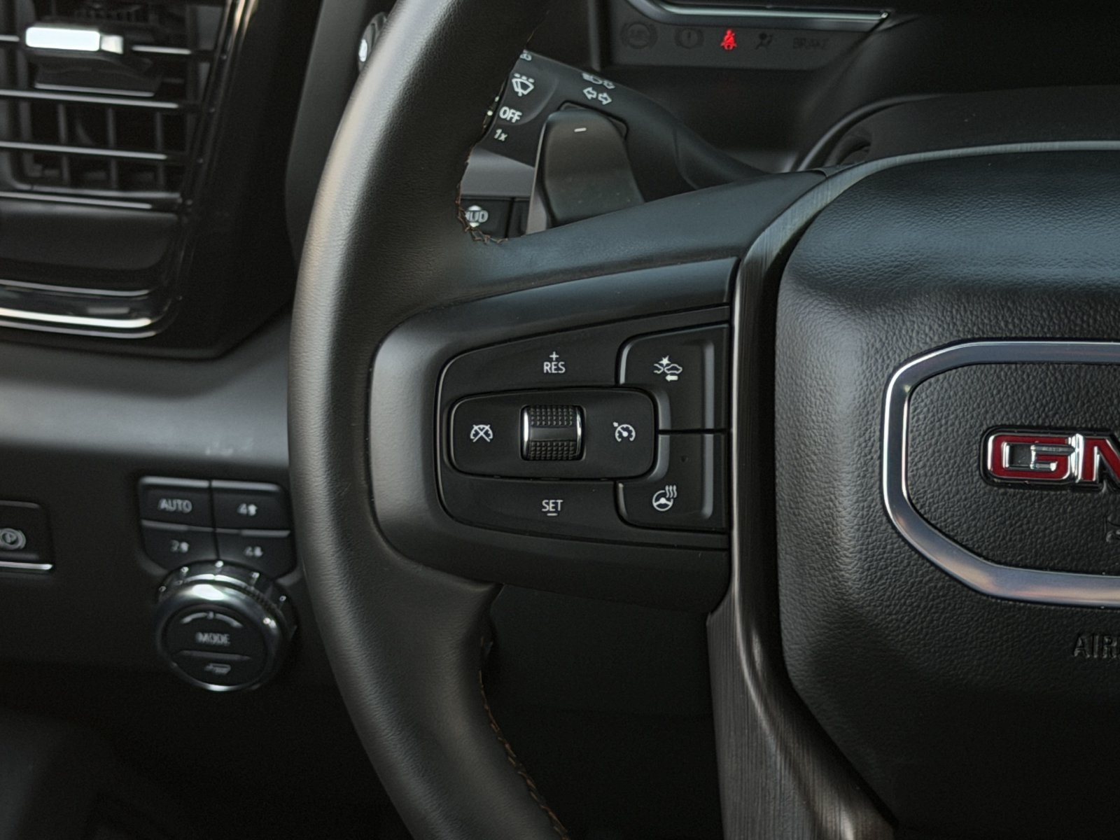 Used 2025 GMC Sierra 1500 AT4 w/ AT4 Premium Package AWD/4WD image 17